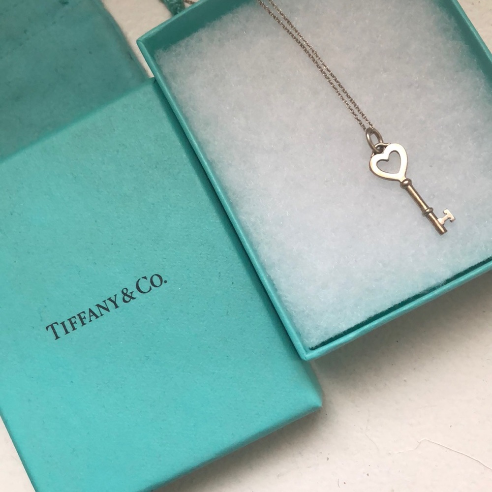 Silver heart/key necklace